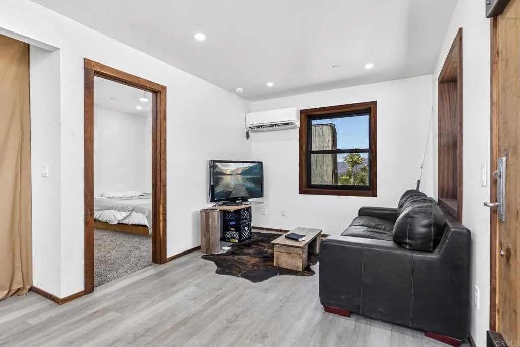 https://cdn.realtyfeed.com/cdn/127/307073811/815756bd2a9b4f19d6b2e0f26d4dd174.webp