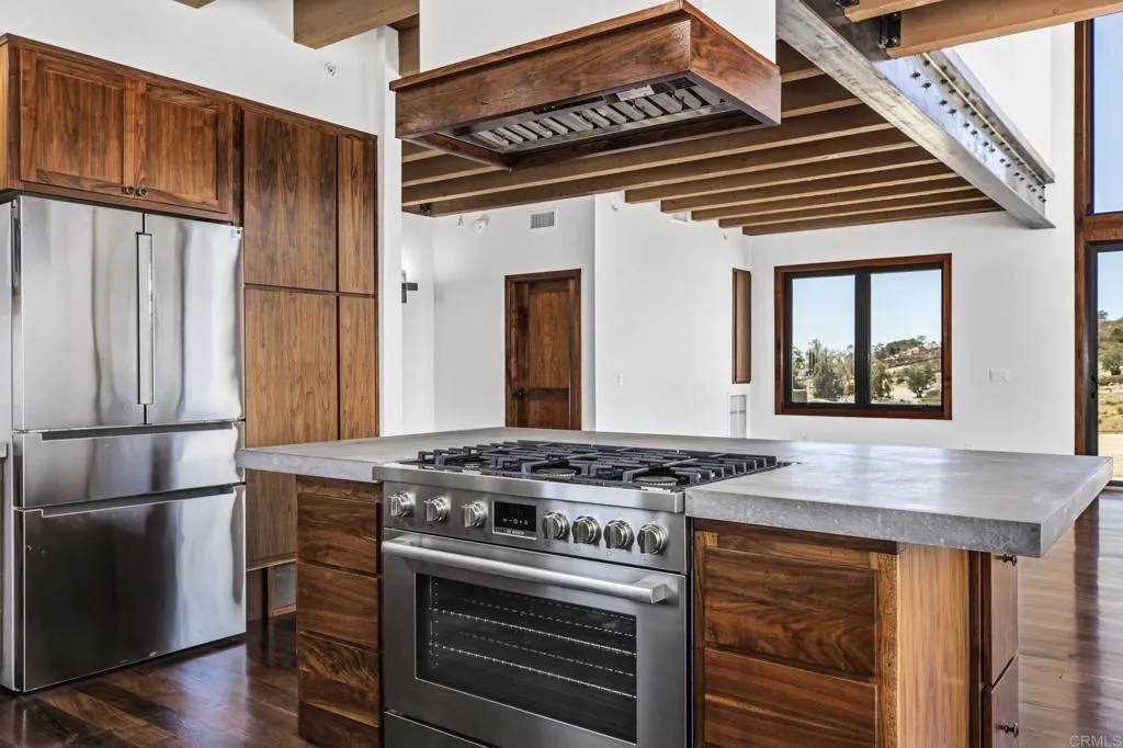 https://cdn.realtyfeed.com/cdn/127/307073811/a7482a5688fe4dc28f978ad671374cc5.webp