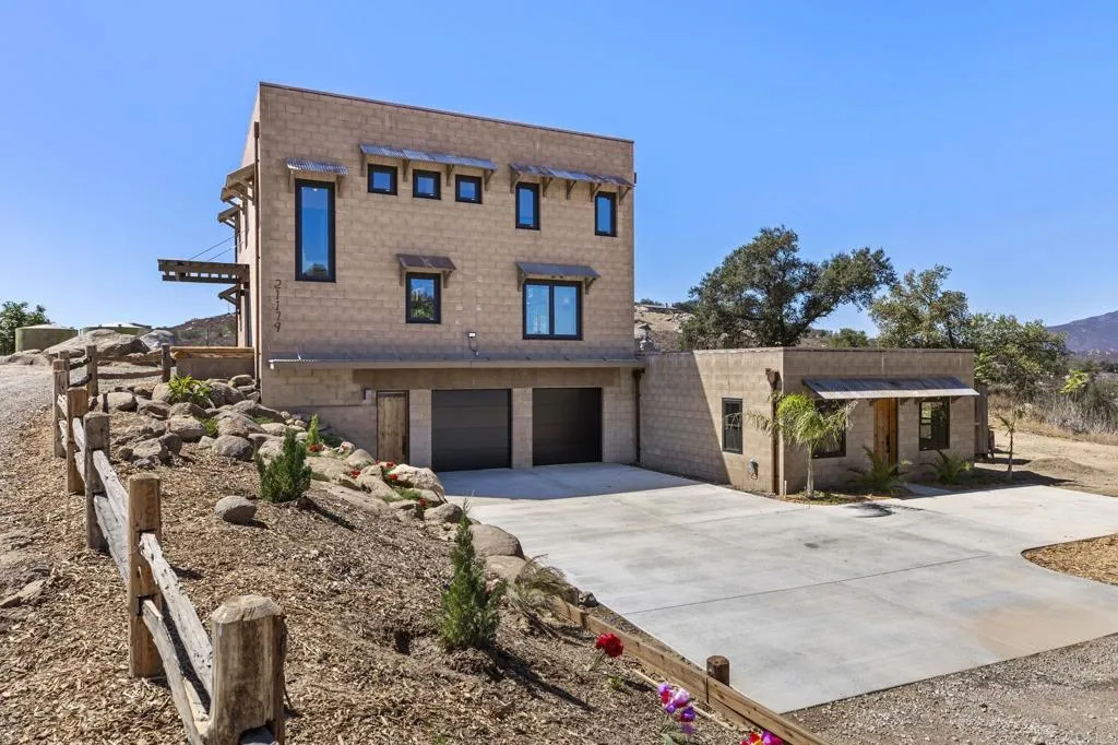 https://cdn.realtyfeed.com/cdn/127/307073811/e77b459d94a41b7dfa41d8267ccd5d61.webp