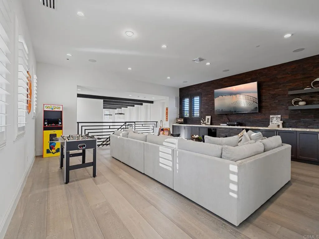 https://cdn.realtyfeed.com/cdn/127/307074035/9ff67a85136265ce1549b5bc7bb33943.webp