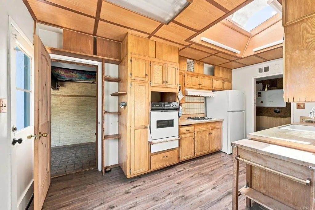 https://cdn.realtyfeed.com/cdn/127/307074046/02e13a0eeb7acd7270196ae9992ff51a.webp