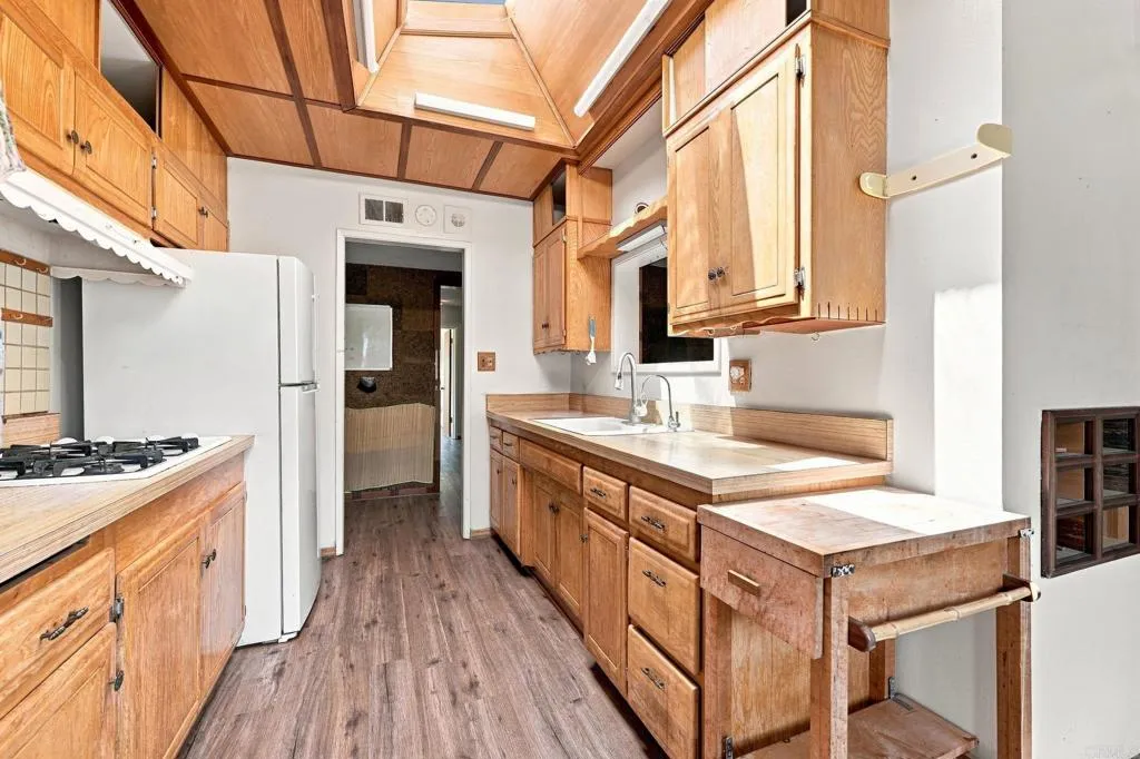 https://cdn.realtyfeed.com/cdn/127/307074046/43995026d72bb5aec8151d84a5f865f4.webp