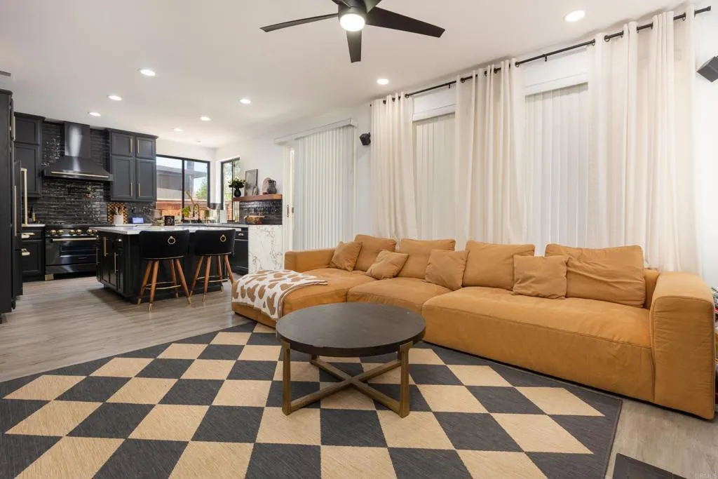 https://cdn.realtyfeed.com/cdn/127/307074047/64930b9f74c94e58b4addf9822cfc418.webp