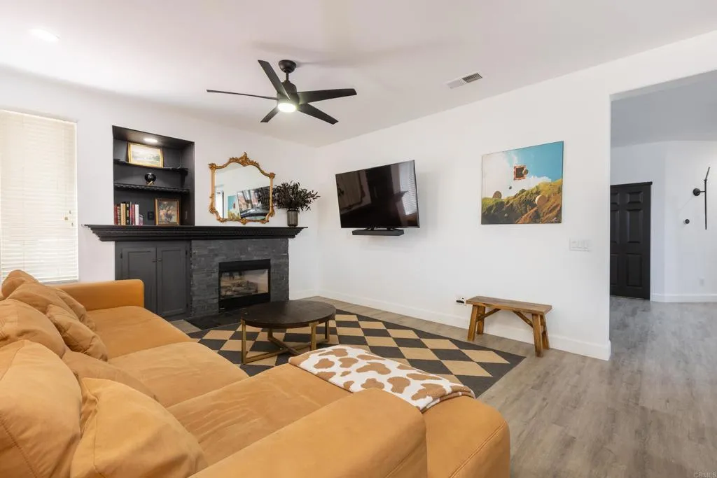 https://cdn.realtyfeed.com/cdn/127/307074047/6aa2aa731f34f670b1dbba21a256bcab.webp