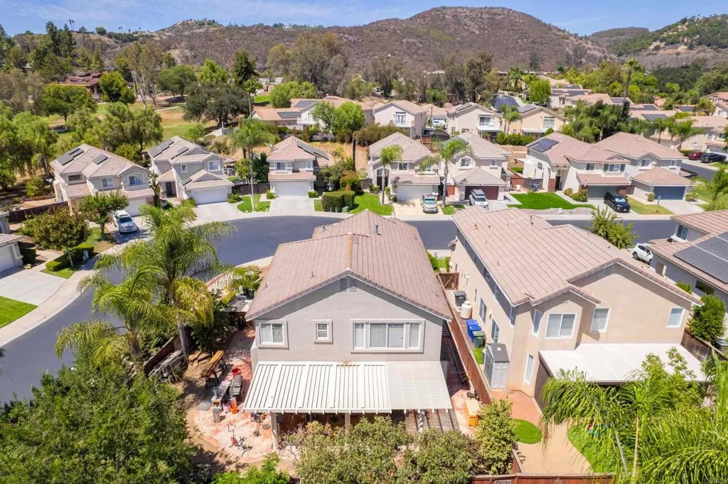 https://cdn.realtyfeed.com/cdn/127/307074047/a7a8bc77538397c29bbe6ebfad1421d6.webp