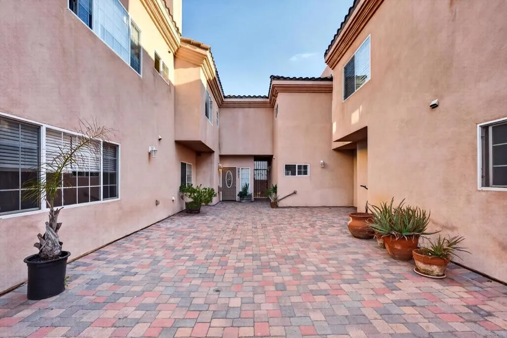 https://cdn.realtyfeed.com/cdn/127/307074050/18f58d978f03aaab8bf5d70c70d8bb47.webp