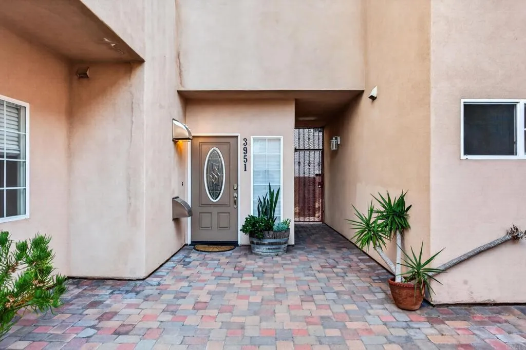 https://cdn.realtyfeed.com/cdn/127/307074050/568569d1c348bc12e651341e12be5711.webp