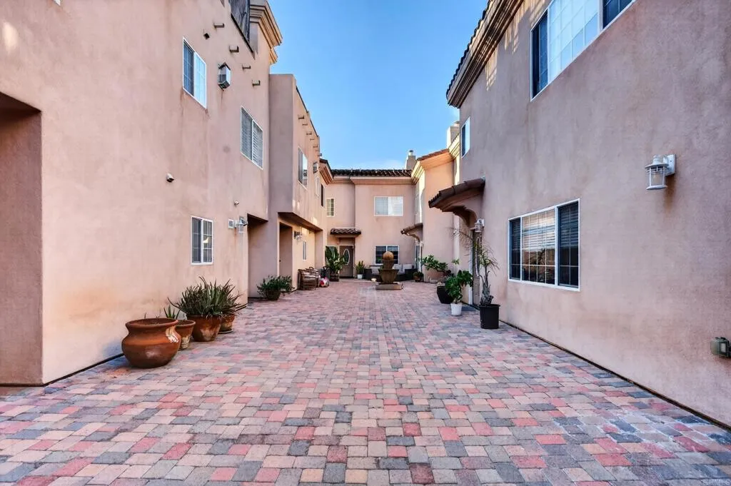https://cdn.realtyfeed.com/cdn/127/307074050/6ff6a344f3d92d0dc290130b65bd595d.webp