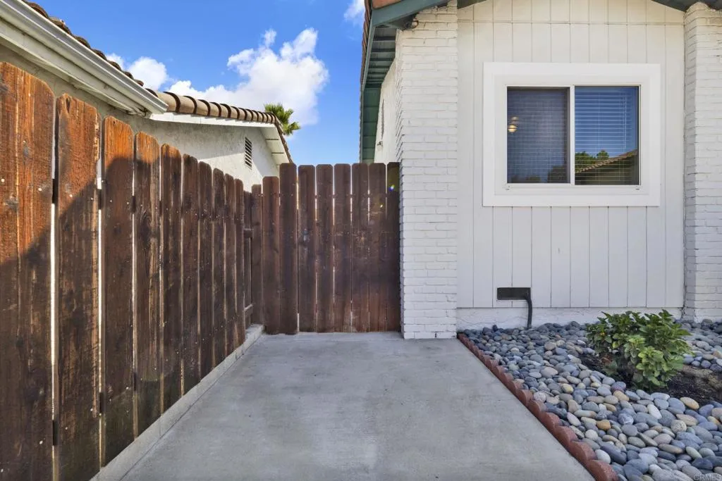 https://cdn.realtyfeed.com/cdn/127/307074100/2ddecb5d5511bd460282bcb2a314f7db.webp