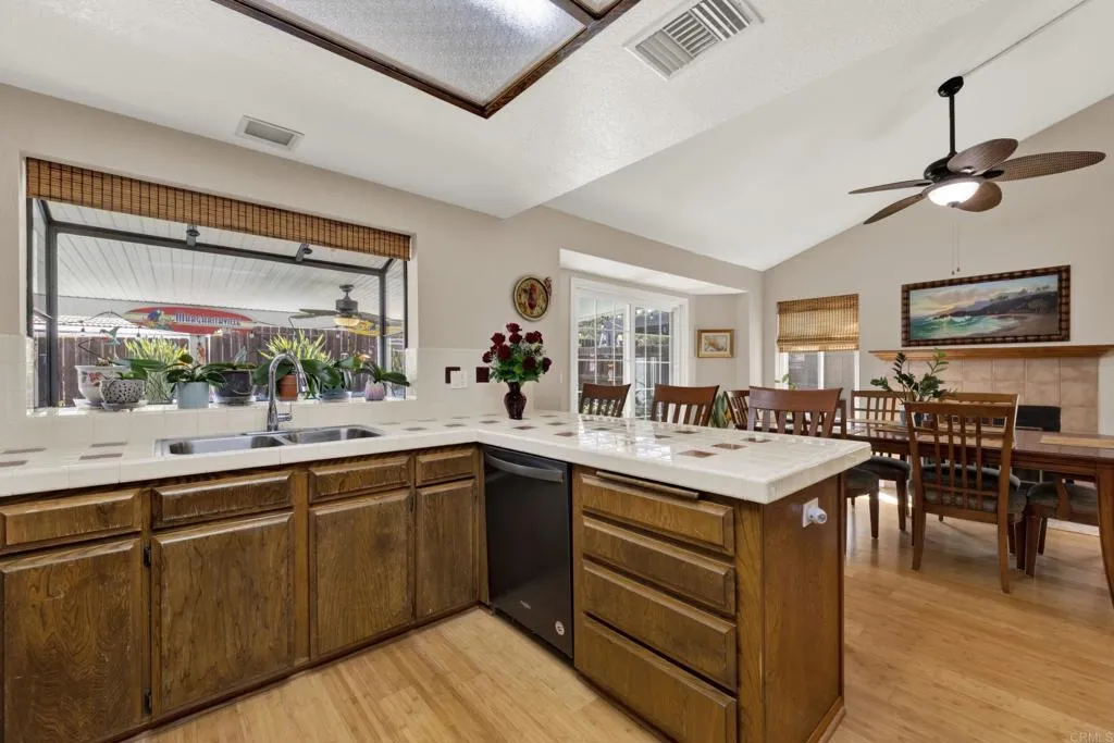 https://cdn.realtyfeed.com/cdn/127/307074100/5d03e43d1e1db71865cd6b48619ea89d.webp