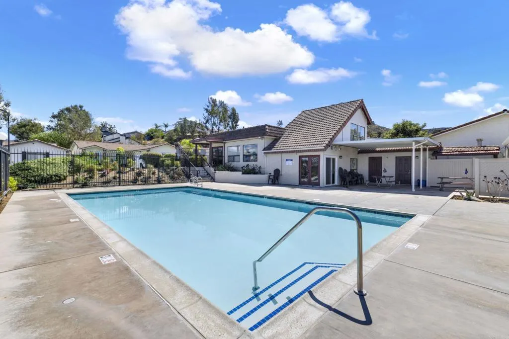 https://cdn.realtyfeed.com/cdn/127/307074100/f48d5da2353582f1719be7be33841c95.webp