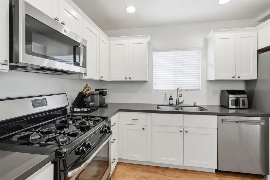 https://cdn.realtyfeed.com/cdn/127/307074142/da608a80007ab939fbddbe9253e600e4.webp