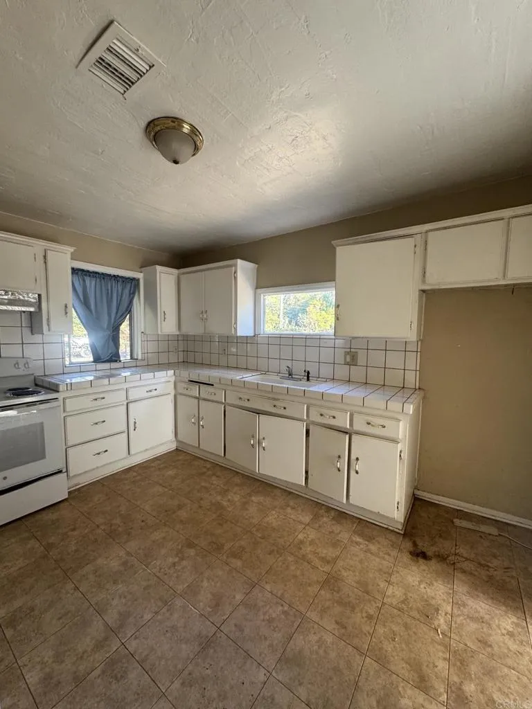 https://cdn.realtyfeed.com/cdn/127/307074202/c27fe8c3a736978b395f76fde7f301e8.webp