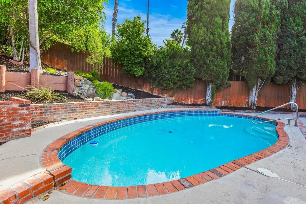 https://cdn.realtyfeed.com/cdn/127/307074214/6940c5440e5fbda1c94aba7dfaa11e44.webp