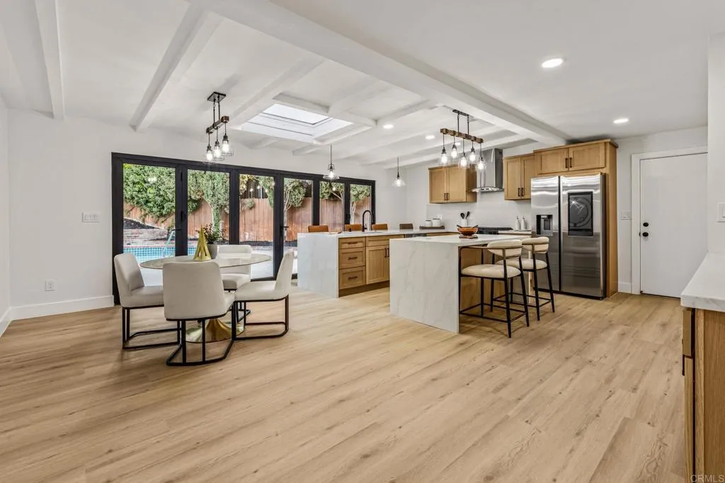 https://cdn.realtyfeed.com/cdn/127/307074214/ebdeca6cbc07fde5284d8bb6098a263b.webp