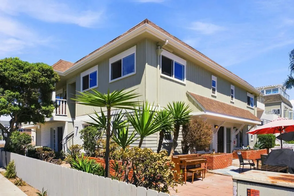 806 Manhattan Ct, Pacific Beach (San Diego), CA 92109 - Photo 2 of 28, Pacific Beach (san Diego), CA