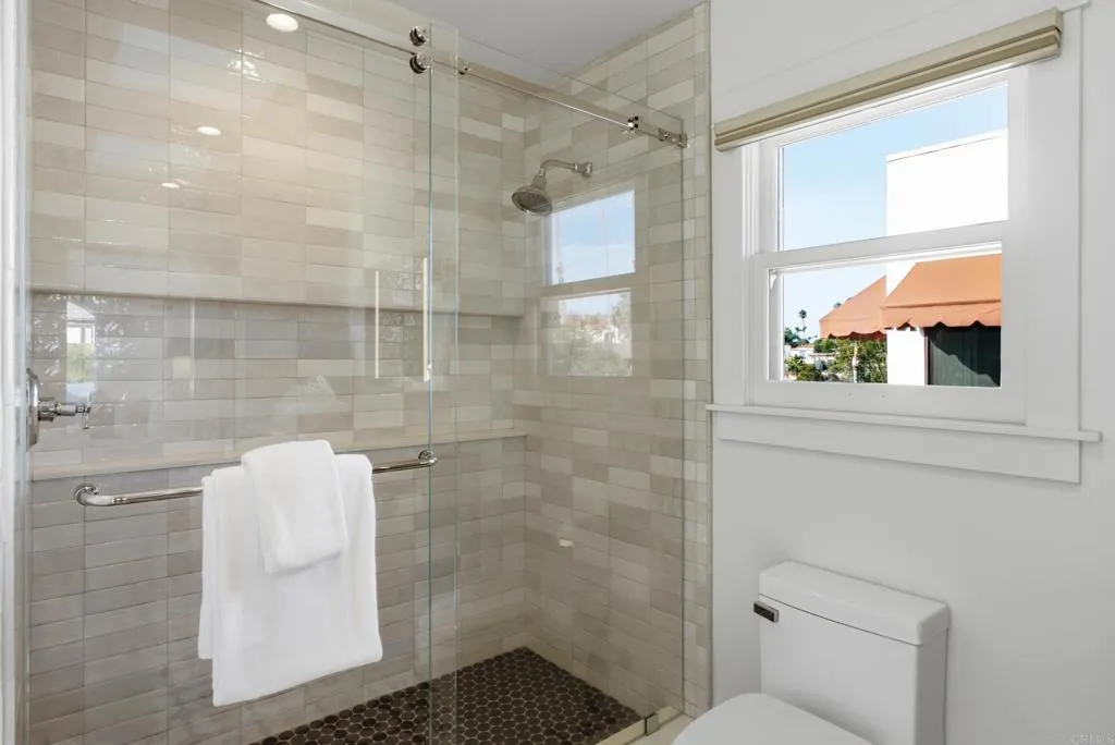 https://cdn.realtyfeed.com/cdn/127/307074285/e3686f887e9b243432f71f94621284ea.webp