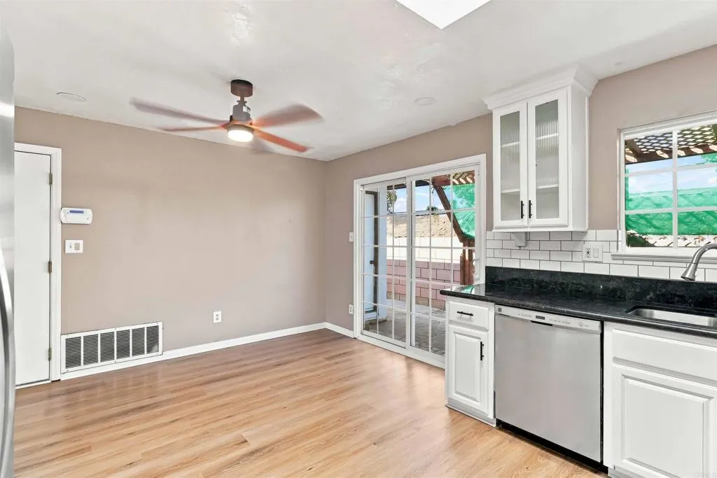 https://cdn.realtyfeed.com/cdn/127/307074330/004478e4caad724e3bd6167481e438b6.webp