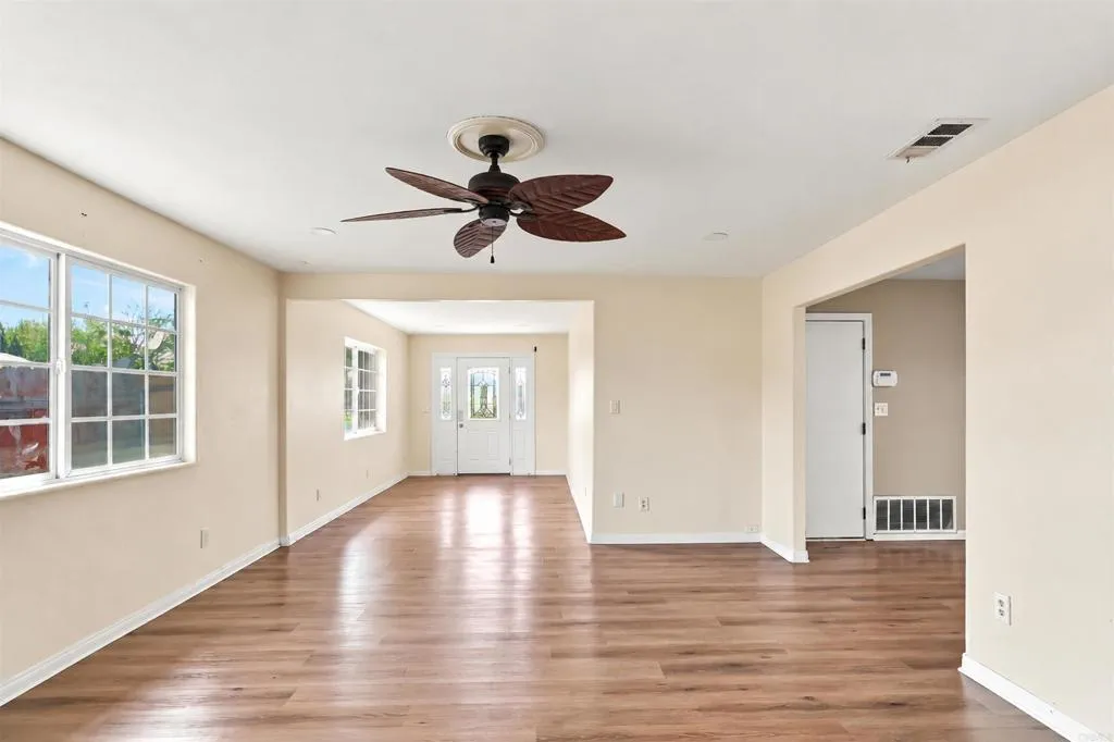 https://cdn.realtyfeed.com/cdn/127/307074330/93366eefef1df890da8de8becfd53675.webp