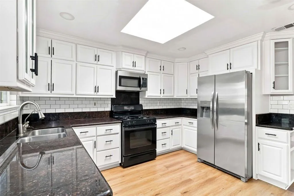 https://cdn.realtyfeed.com/cdn/127/307074330/e72ba6c5412da7d508f37f9fcca7f370.webp