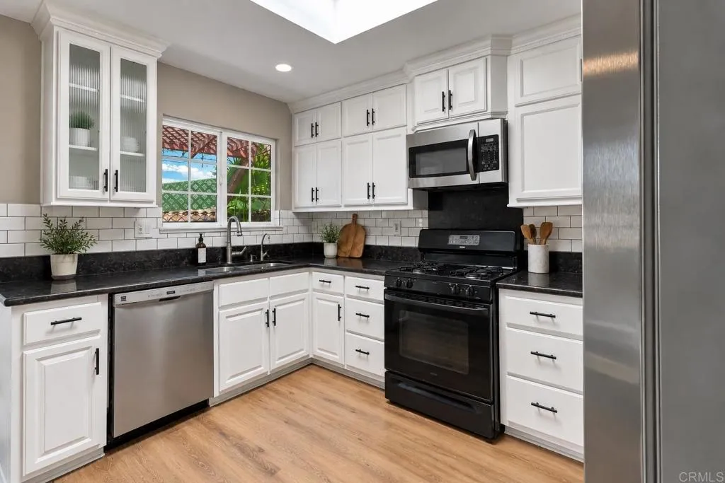 https://cdn.realtyfeed.com/cdn/127/307074330/f37dc22315eeb6da454195774edf58e0.webp