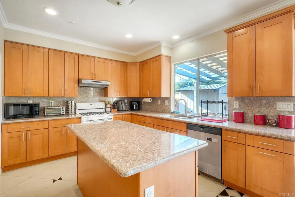 Vista, CA 92083