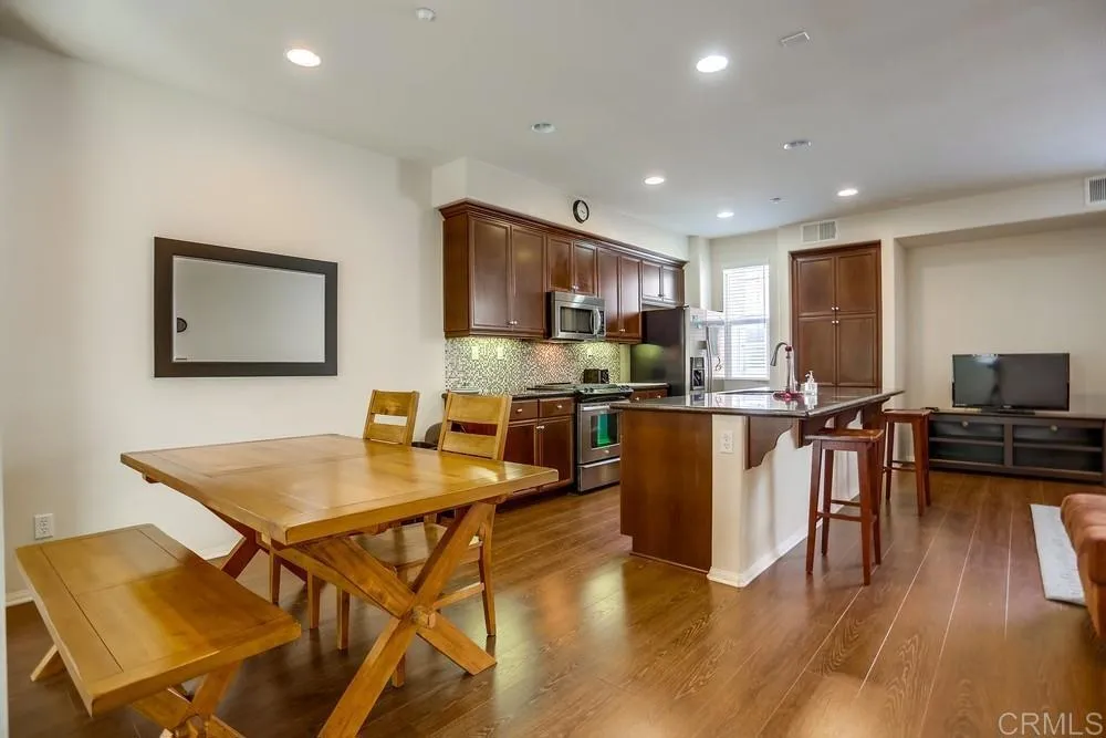 https://cdn.realtyfeed.com/cdn/127/307074440/897117674648b8f85aed1ecff6c2147e.webp