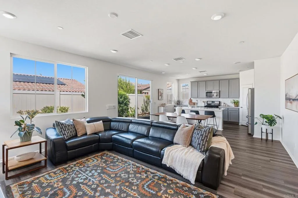 887 Brookdale Drive, Vista, CA 92081 - Photo 4 of 50, Vista, CA