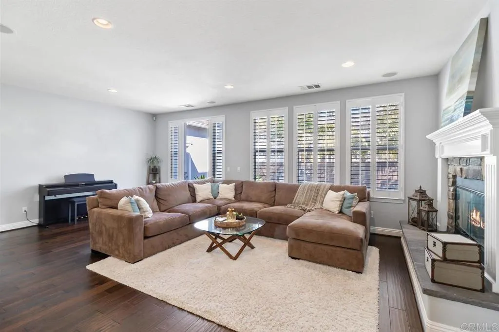 https://cdn.realtyfeed.com/cdn/127/307074603/3c4ce3b3f5bb51fa1973979522768776.webp