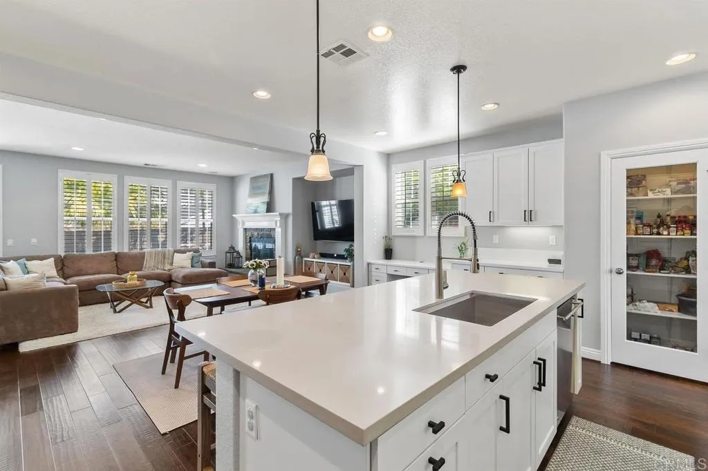 https://cdn.realtyfeed.com/cdn/127/307074603/d03c9689a8b157d8eaeddb27cc770e73.webp