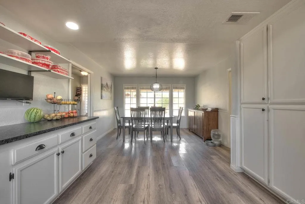 https://cdn.realtyfeed.com/cdn/127/307074664/31ff2d00a7f1f53642f2692482effea2.webp