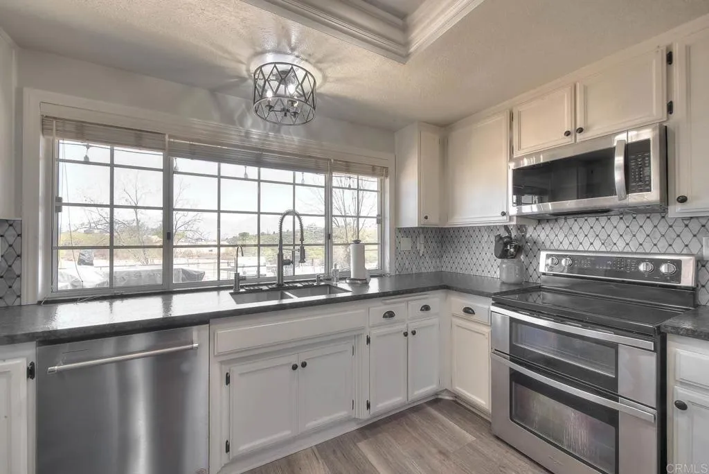 https://cdn.realtyfeed.com/cdn/127/307074664/861f5faa2c6d75efb6b07b091b2bbc96.webp