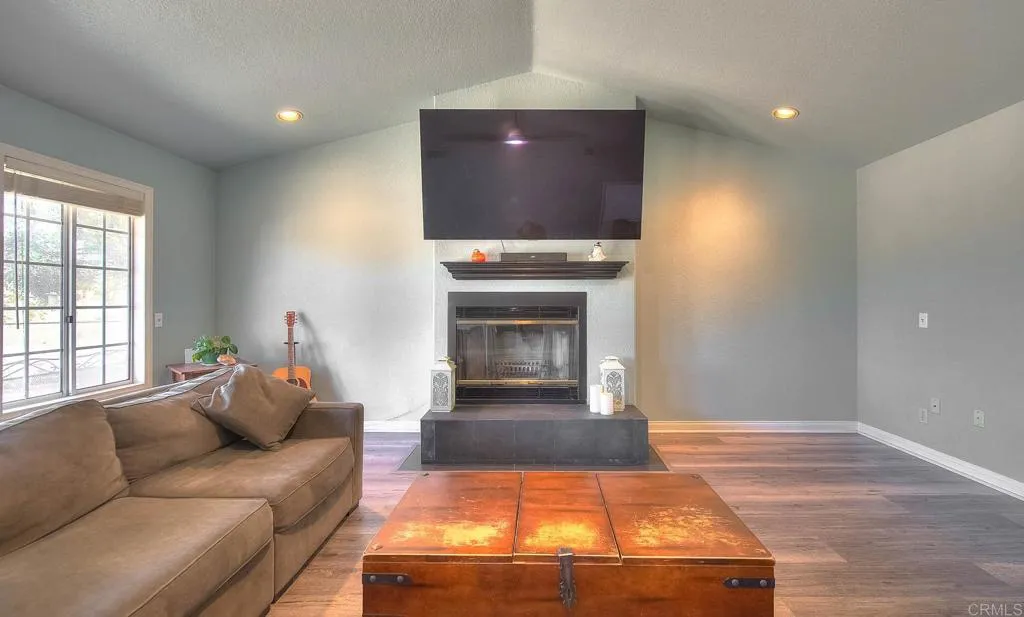 https://cdn.realtyfeed.com/cdn/127/307074664/8d3af75a19d5463f469d41c9d764f59c.webp