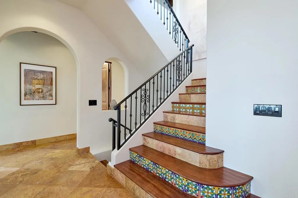https://cdn.realtyfeed.com/cdn/127/307074819/24b8ac9bc67e770cbefc5b5a7ed237c1.webp