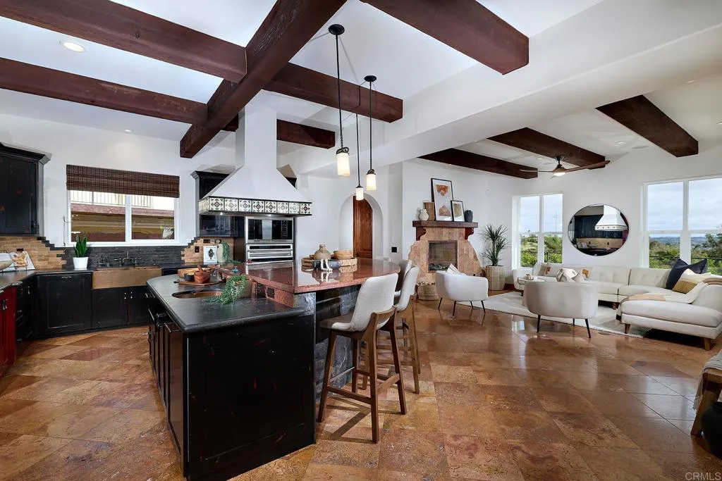 https://cdn.realtyfeed.com/cdn/127/307074819/486c36083d0ed2a016495ee178243fc4.webp