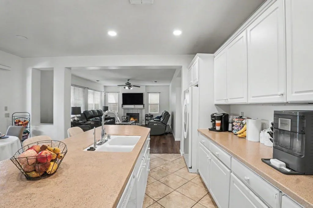 https://cdn.realtyfeed.com/cdn/127/307074893/44ac951b35c0ccaf8a82cd5a5996b348.webp