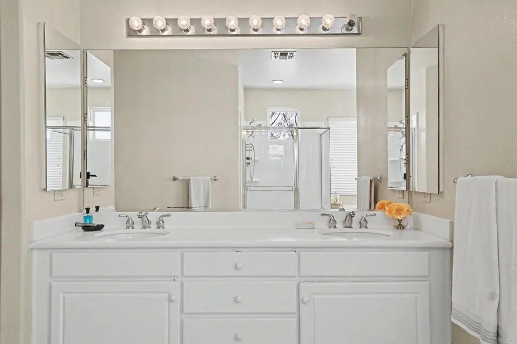 https://cdn.realtyfeed.com/cdn/127/307074893/906d226590de9c3aea5f283907f09464.webp