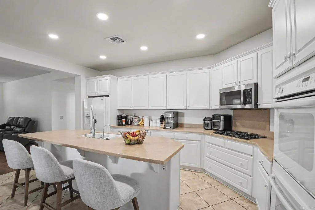https://cdn.realtyfeed.com/cdn/127/307074893/f71fda28039c4094b15bcee38546b476.webp