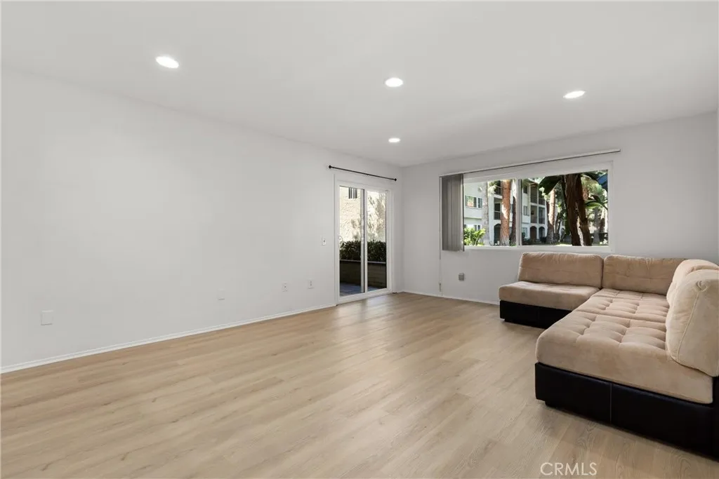 https://cdn.realtyfeed.com/cdn/127/307074914/8d1f6c7dd8a1c4558055baa2cfc013f9.webp