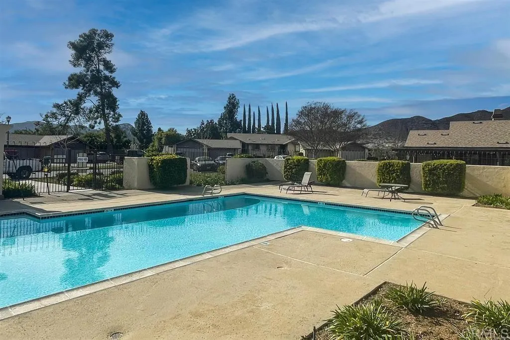 https://cdn.realtyfeed.com/cdn/127/307074999/e2b5099a6526e3d0d9ab6a891eecb15b.webp