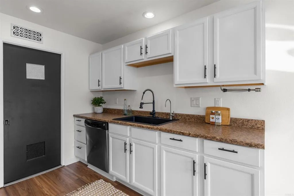 https://cdn.realtyfeed.com/cdn/127/307075060/4dece23e47f21543c47ccb4960a34244.webp