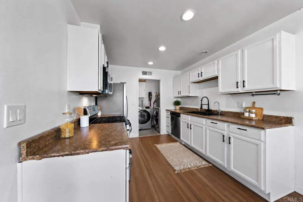https://cdn.realtyfeed.com/cdn/127/307075060/8f2ab6fe2bf9ed9251b254f59e60d268.webp
