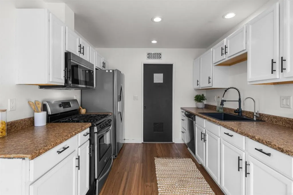 https://cdn.realtyfeed.com/cdn/127/307075060/f5b6c35635608ff95ccc63218505a8fb.webp