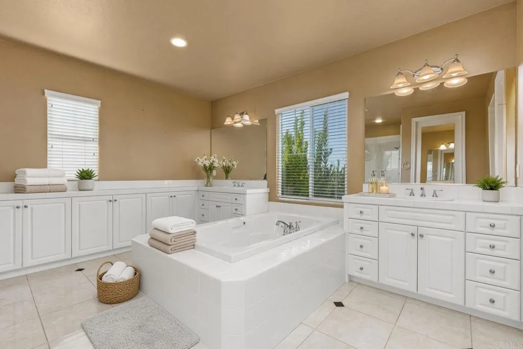 https://cdn.realtyfeed.com/cdn/127/307075107/4b82e377f67eb7e2e6e26466f68c480f.webp