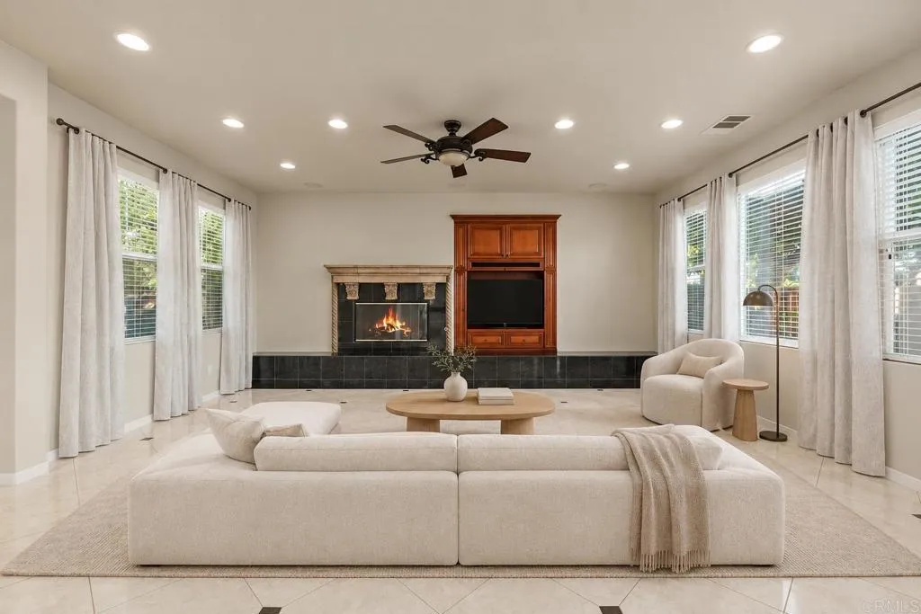 https://cdn.realtyfeed.com/cdn/127/307075107/a51268a233a8315dd521e3659721de8f.webp