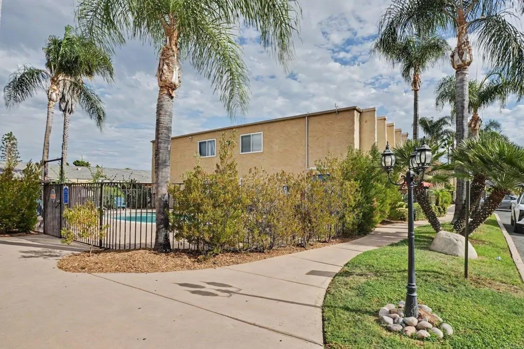 https://cdn.realtyfeed.com/cdn/127/307075246/9d66f50d03fb4c0f730a8dc806b8feea.webp