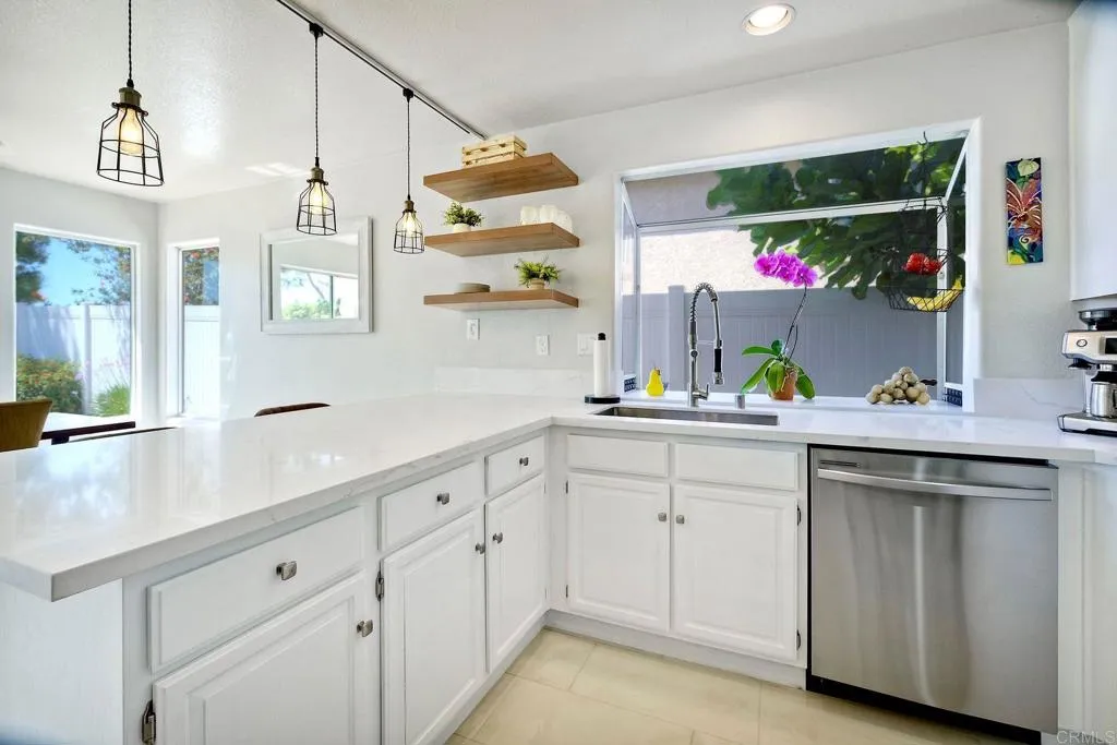 https://cdn.realtyfeed.com/cdn/127/307075327/351fa02a3033b2d7ff85b8503d609e38.webp