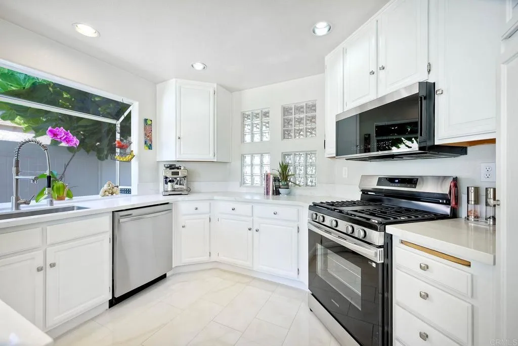 https://cdn.realtyfeed.com/cdn/127/307075327/bd883d4e5c9f3907d04b87bd478ea574.webp