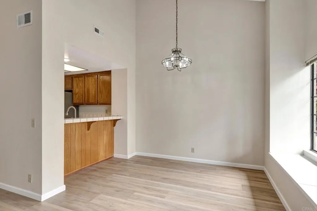 https://cdn.realtyfeed.com/cdn/127/307075345/56c2ec867a0fed0960682ac2e8cc5893.webp