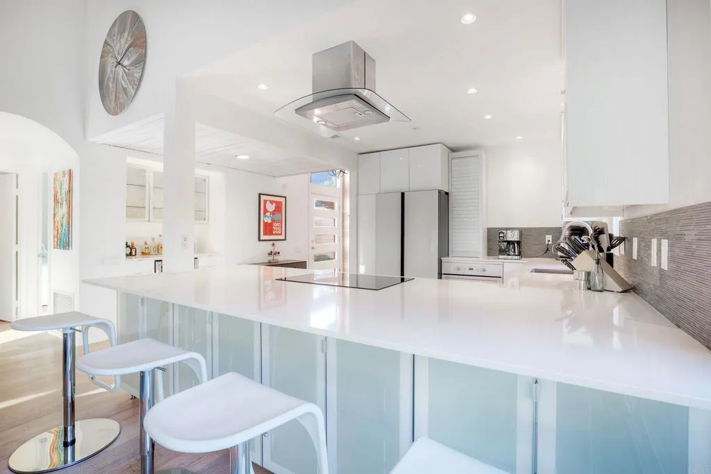 https://cdn.realtyfeed.com/cdn/127/307075353/6ceb054b8caadd23121a10b395a4a761.webp